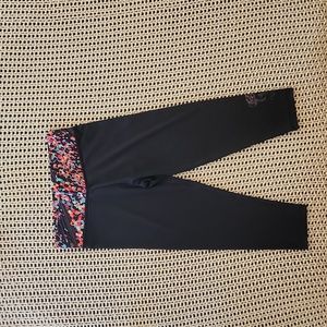 Disney Aulani Sport Crop Leggings
